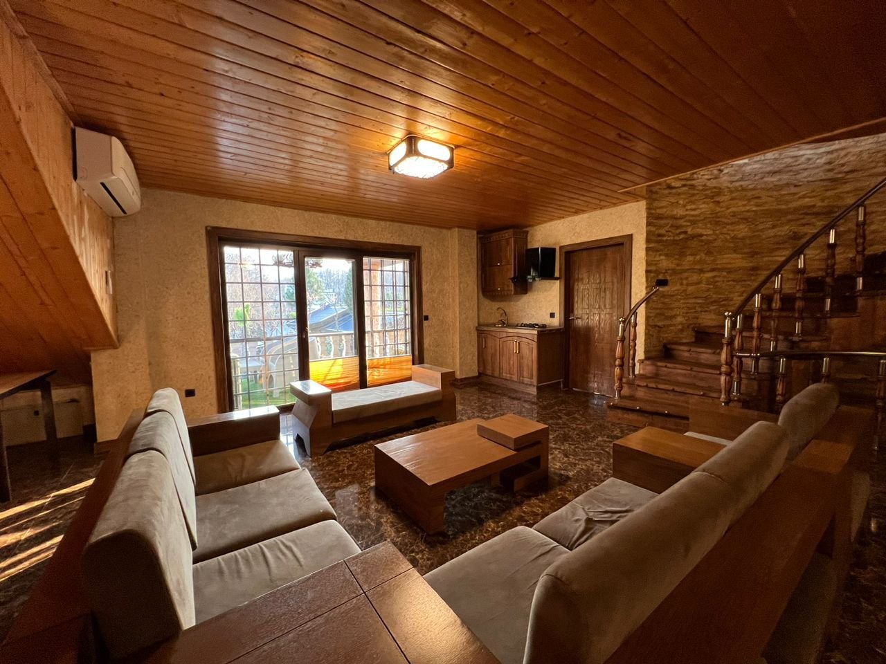 ویلا شش خوابه استخردار آبگرم عمارت رویایی