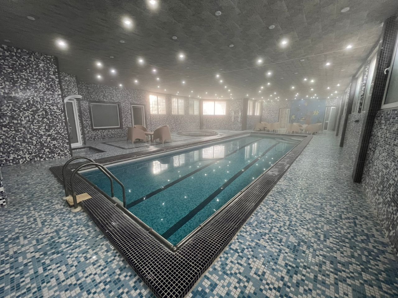 ویلا شش خوابه استخردار آبگرم عمارت رویایی