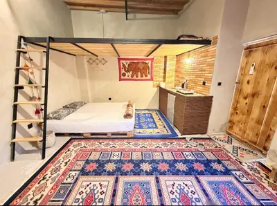 بومگردی کاژه - واحد استرینگ آرت