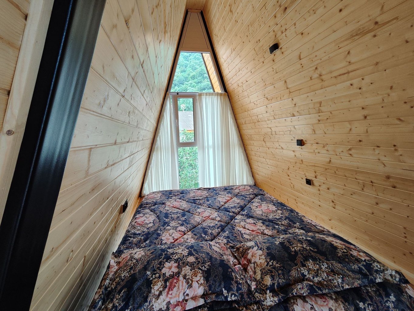 یک خوابه جنگلی آوین