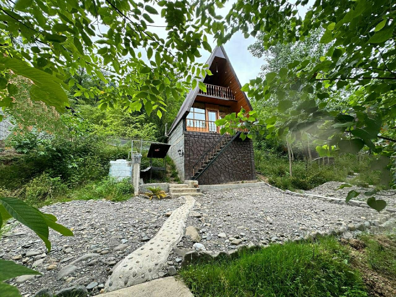 کلبه یک خوابه سوئیسی شاهین