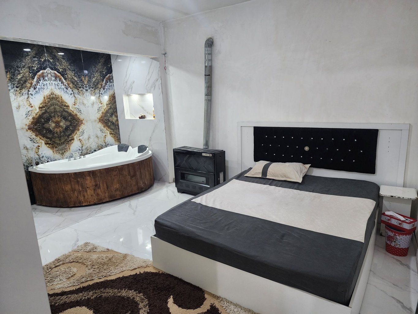 یک خوابه استخردار آبگرم قصرسفید