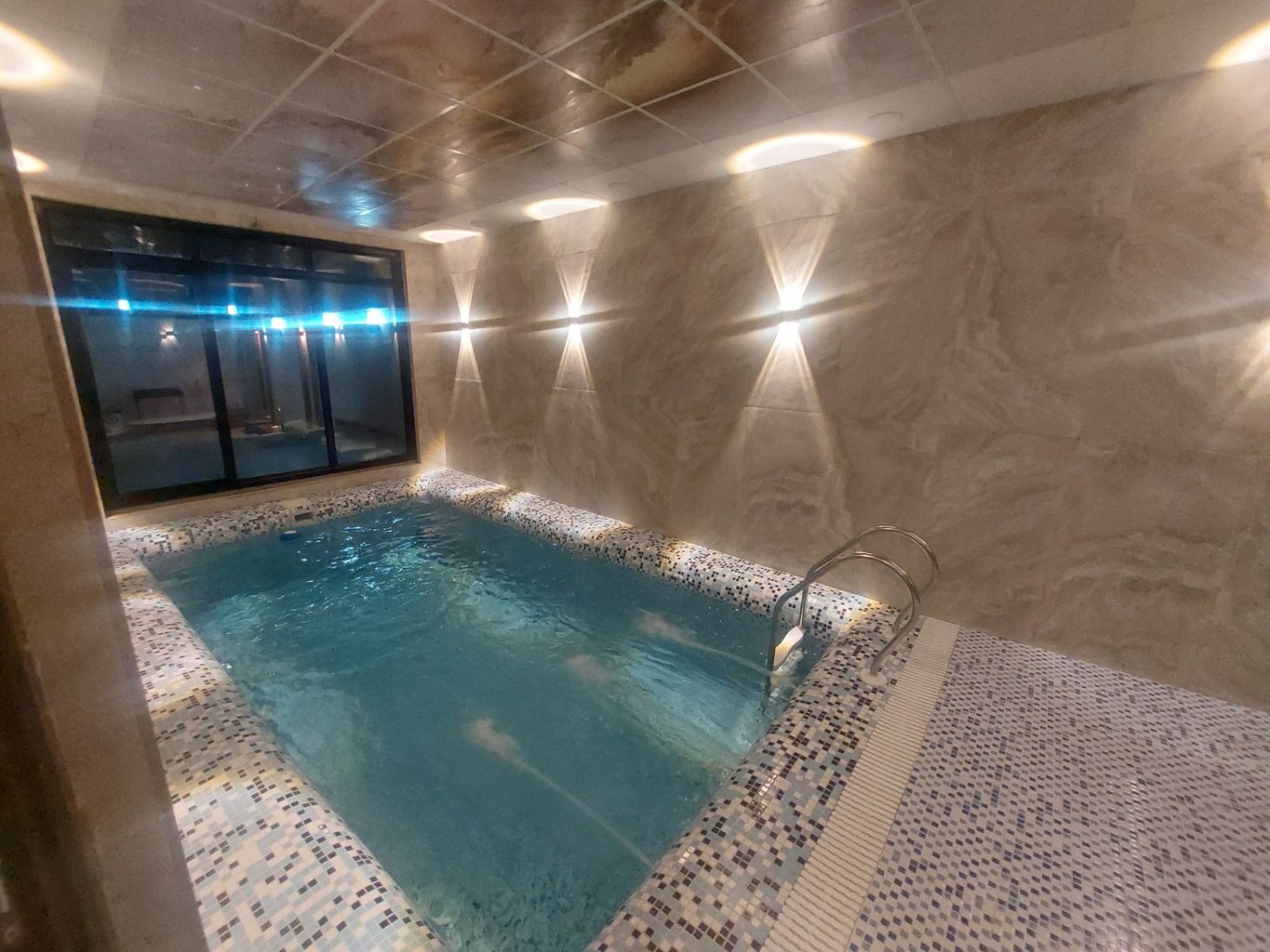 دوخوابه استخردار آبگرم بلک 1