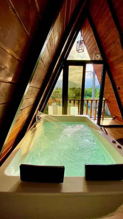 کلبه یک خوابه سوئیسی چوبی جکوزی دار پالم