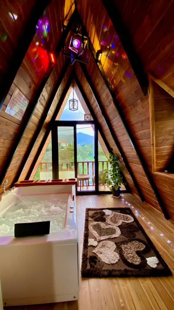 یک خوابه سوئیسی چوبی جکوزی دار پالم