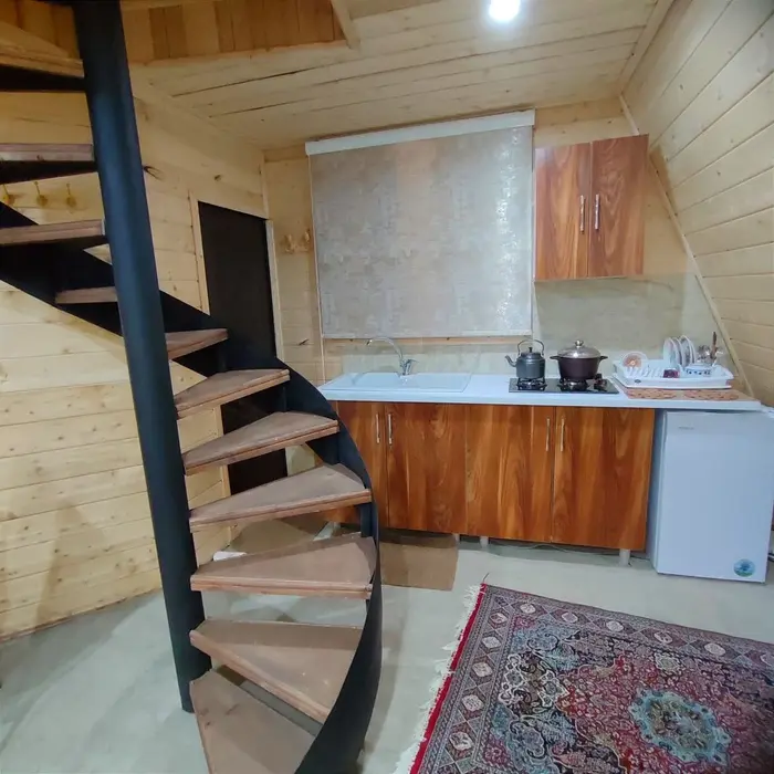 کلبه یک خوابه سوئیسی چوبی نگین