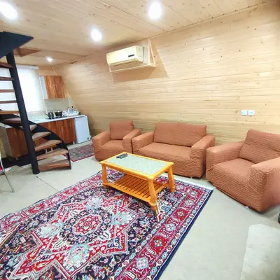 کلبه یک خوابه سوئیسی چوبی نگین