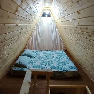 کلبه یک خوابه سوئیسی چوبی نگین