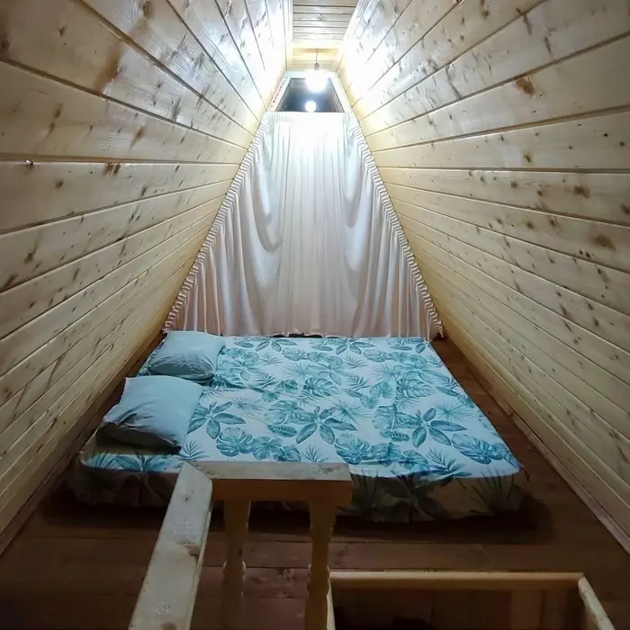 کلبه یک خوابه سوئیسی چوبی نگین