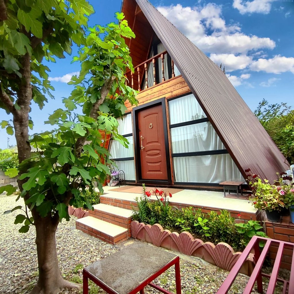 کلبه یک خوابه سوئیسی چوبی نگین - 1403