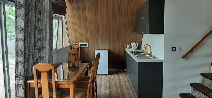 کلبه دوخوابه سوئیسی کیارش - آشپز خانه