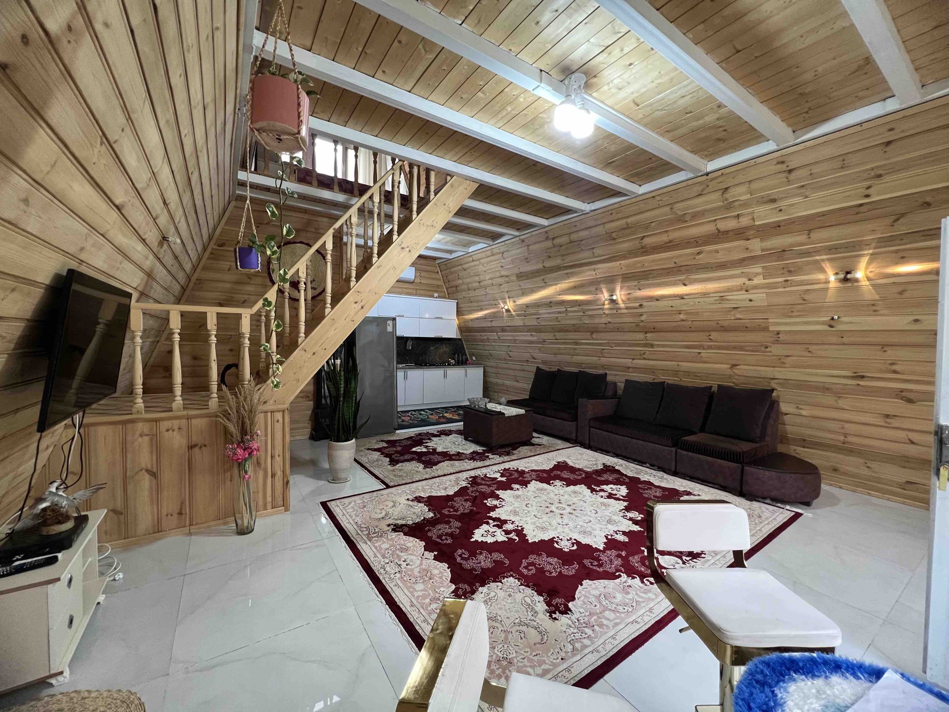 یک خوابه سوئیسی لب رودخانه فرسام