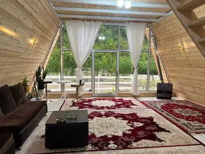 کلبه یک خوابه سوئیسی لب رودخانه فرسام