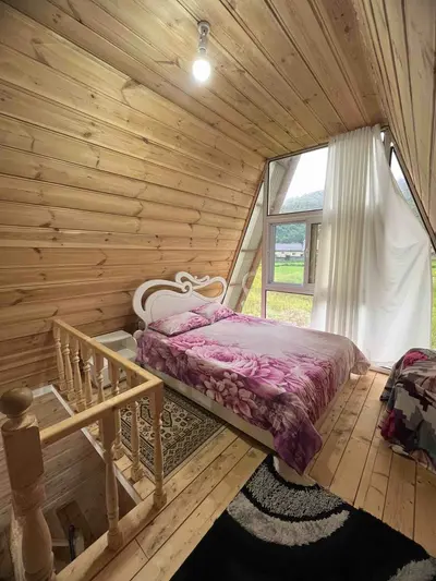 کلبه یک خوابه سوئیسی لب رودخانه فرسام