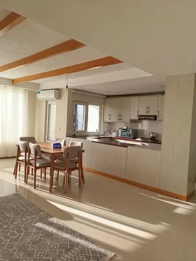 آپارتمان دوخوابه سرولایف طبقه اول غربی