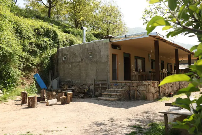 بوم گردی سرخدار سیاه رودبار - واحد امید - نمای بیرون