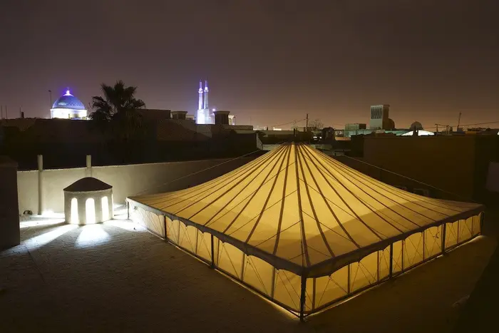 بوم گردی دلخش - واحد 2 تخته زعفران - حیاط