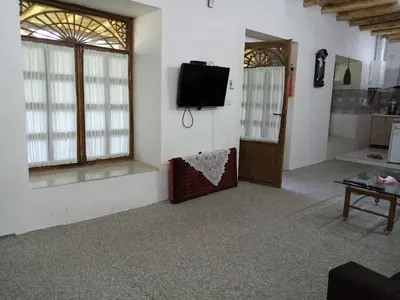 اقامتگاه سنتی شهربانو - واحد نارون