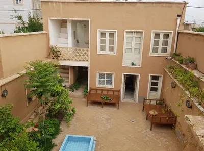 بومگردی نیمروز - واحد سه دری