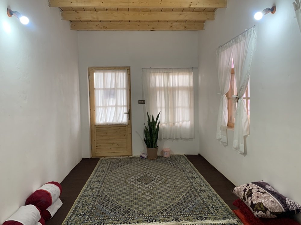 بوم گردی گلناز - اتاق سوسن - اتاق