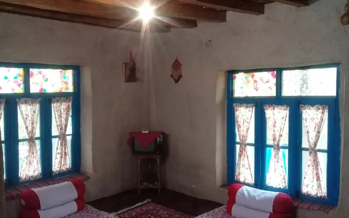 بوم گردی ماه جون - بالا خانه - نمای داخلی 