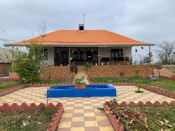 بوم گردی پنج خوابه شهابی - نمای ساختمان