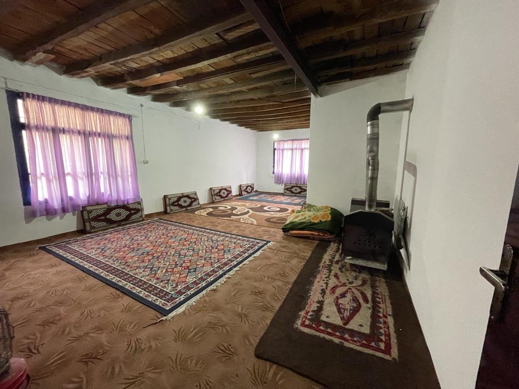 کلبه سه خوابه خلعتبری - نمای داخلی 