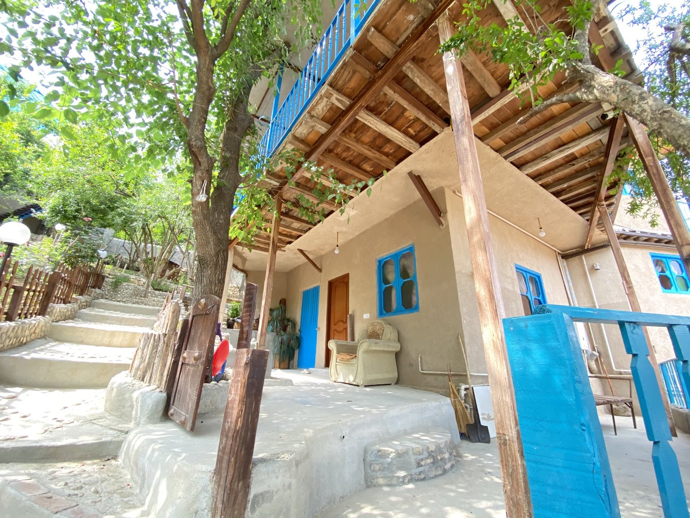 اقامتگاه سنتی یاقوت - کلبه توت ۲ - نمای کلبه