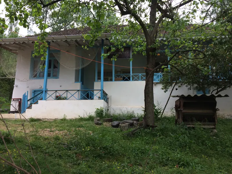 بوم گردی بام های سفالی - واحد VIP - نمای بیرون اقامتگاه