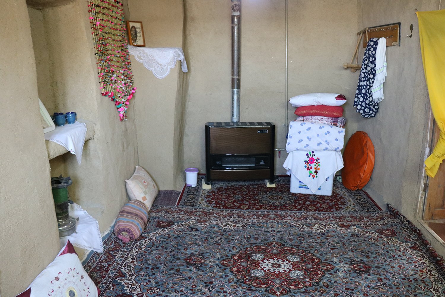 بوم گردی خانه امید قلعه بالا - اتاق سه - داخلی