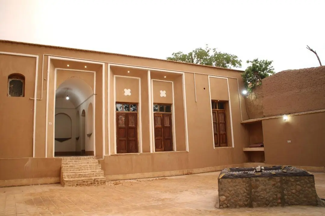 آریابان - واحد ۳ - حیاط