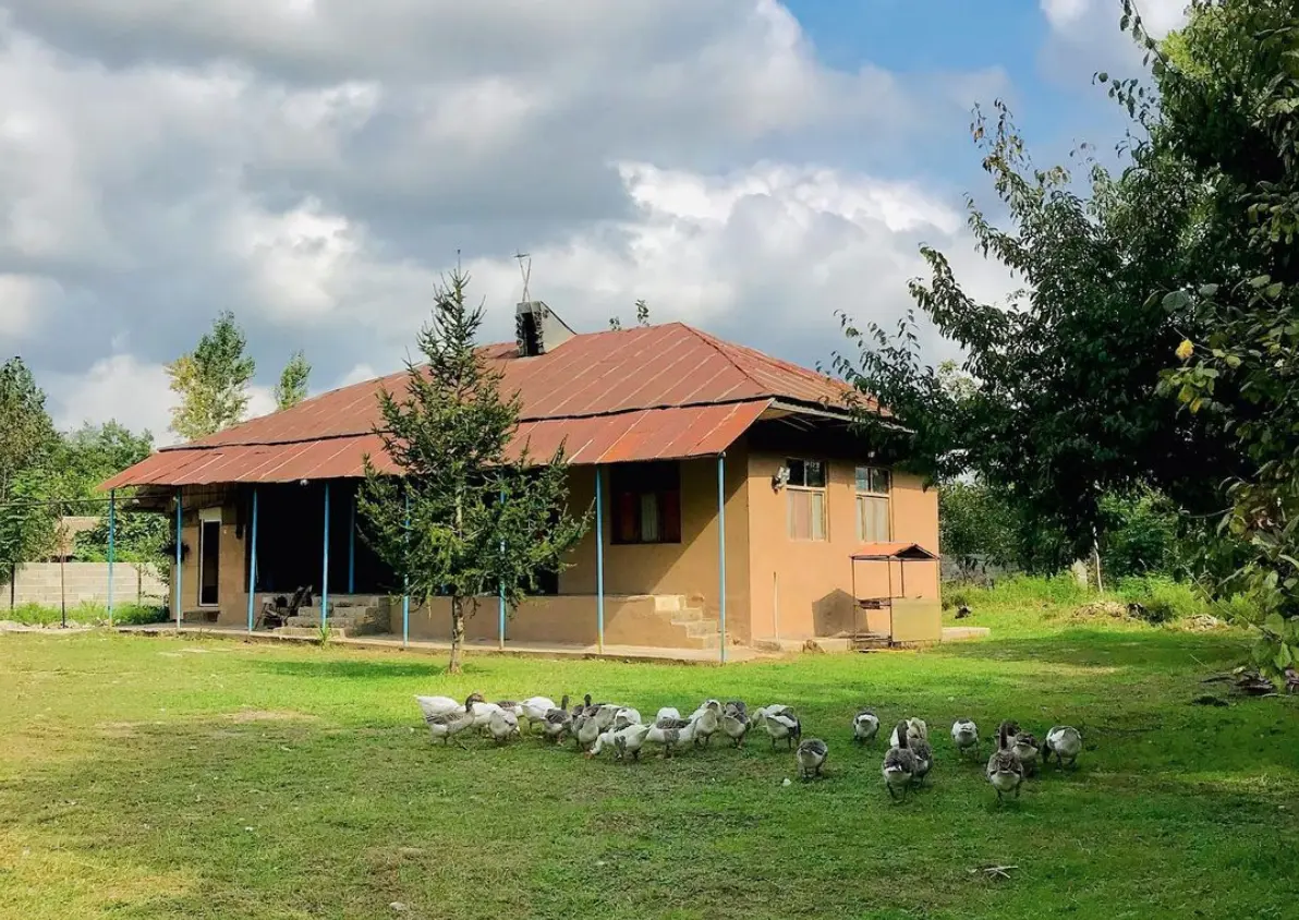 دوخوابه ریژنه - نمای کلبه