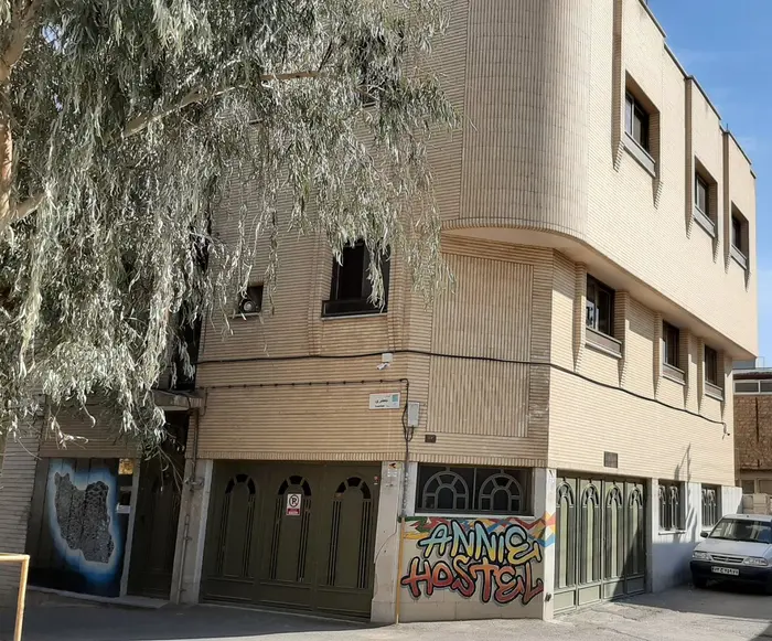 هاستل آنی - اتاق سه تخته اول - هاستل طاها