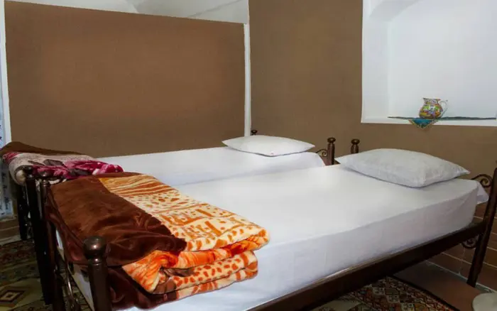 بوم گردی حافظ ورزنه - واحد دوتخته 6 - اتاق