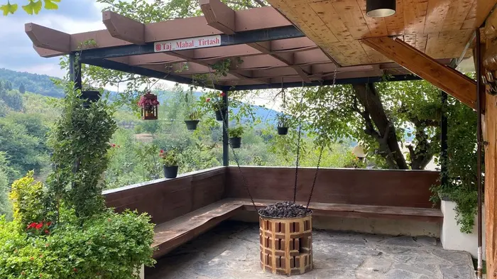 کلبه فلت تاج محل تیرتاش - تراس