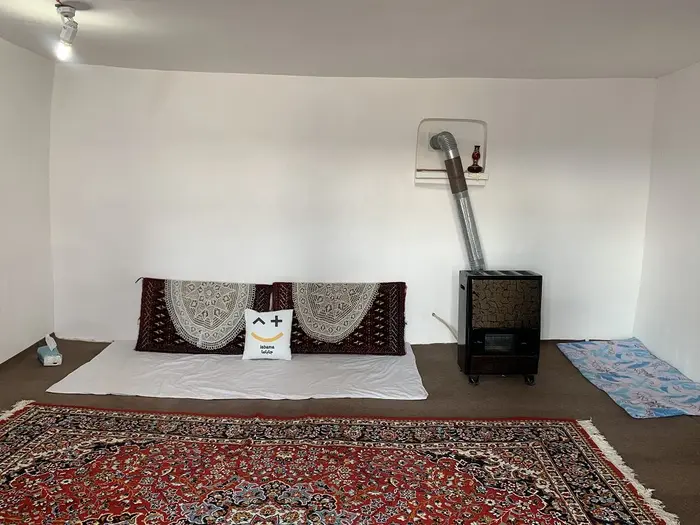 بوم گردی حاج علی - واحد گلبرگ - داخل اتاق