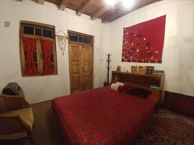 بومگردی آوش - واحد راش قرمز