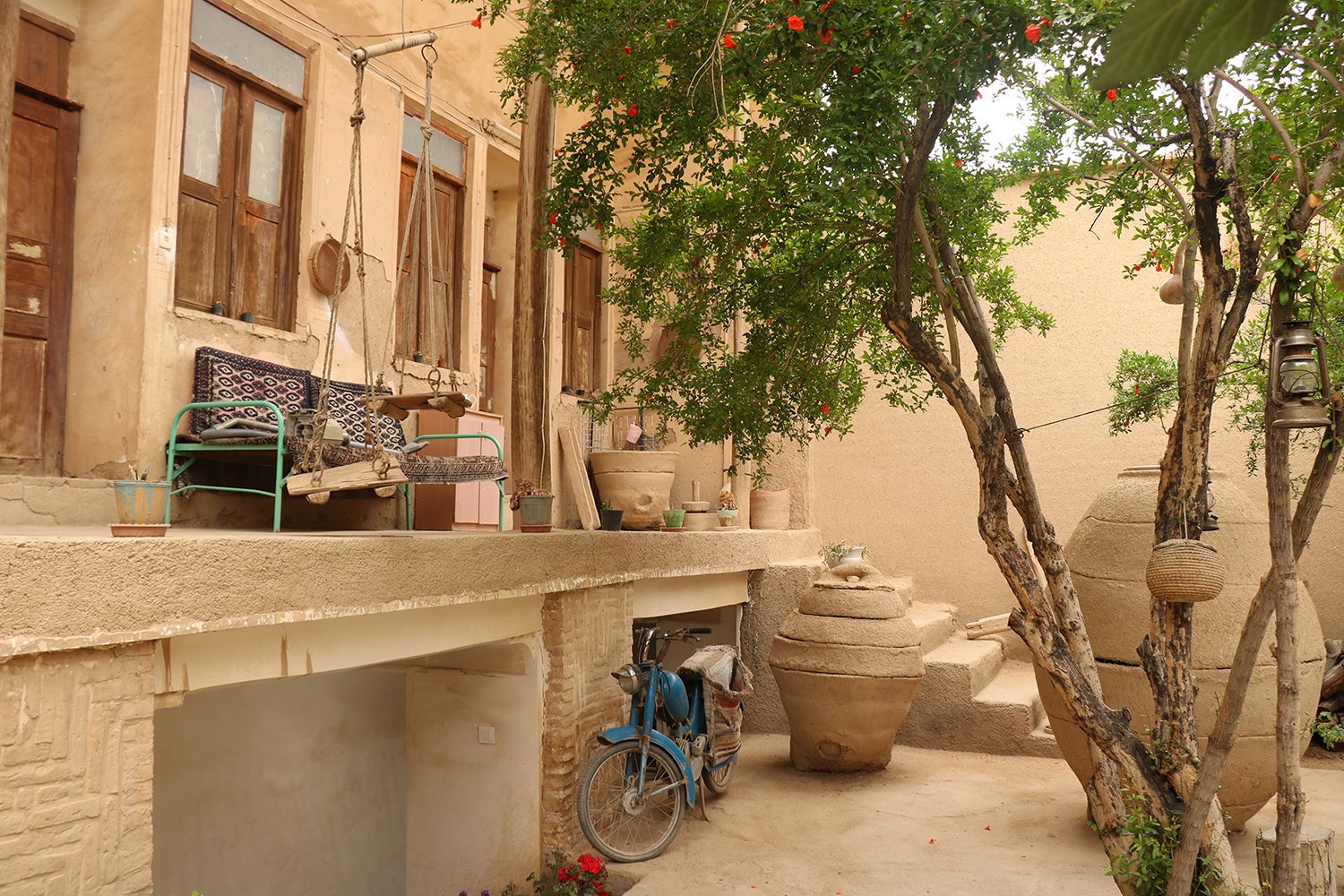 بوم گردی خانه ناصر لشکر - واحد دو - حیاط