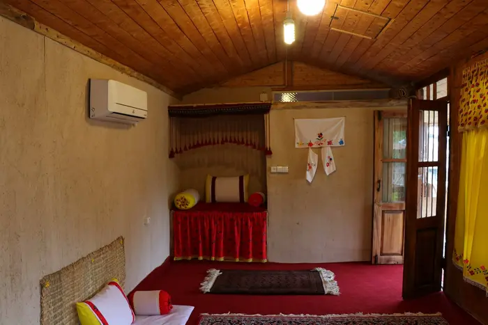 بوم گردی آوش - کلبه کاج، واحدهور - اتاق