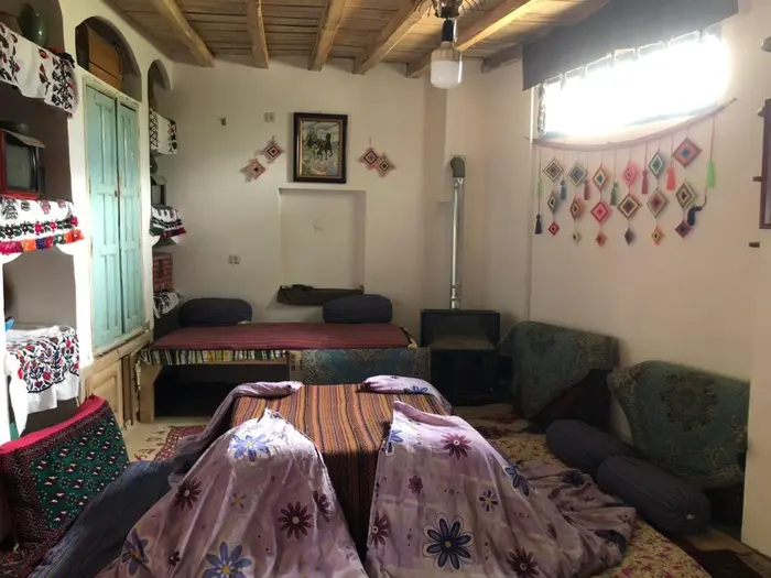 بوم گردی آله آموت - اتاق چهار - نمای داخلی