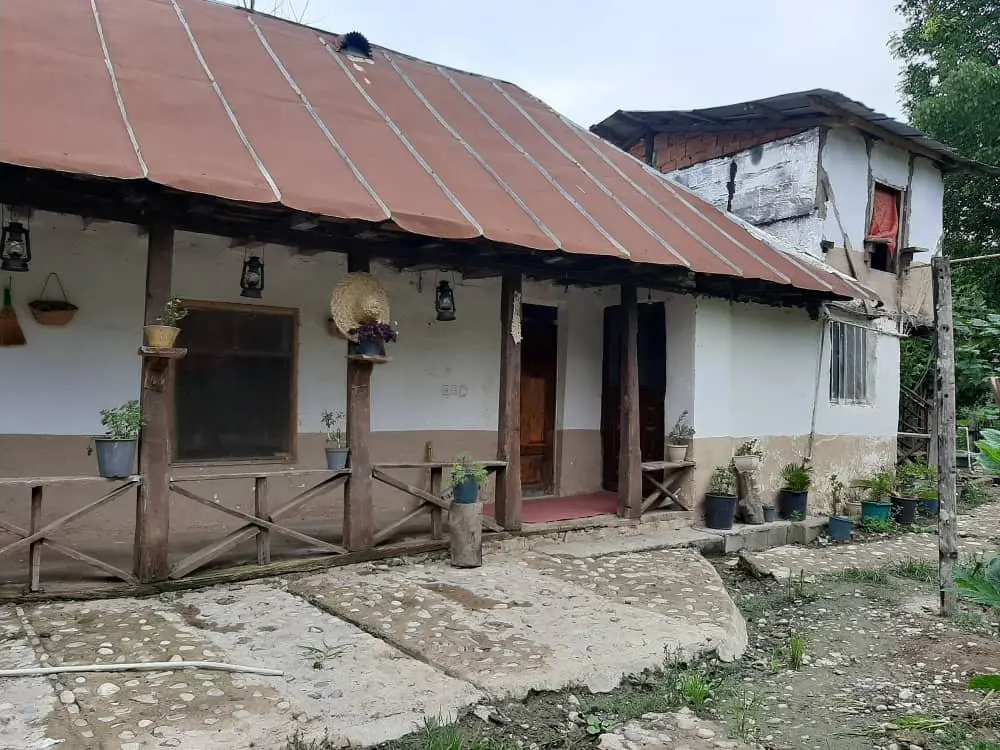 کلبه سر تلار - نمای بیرون