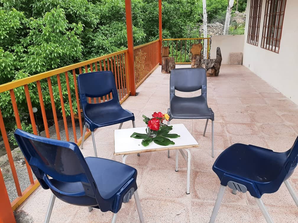 بوم گردی ویلا واقامتگاه بوم گردی گلوسنگ کلیبر - دوخوابه گلوسنگ  - بالکن