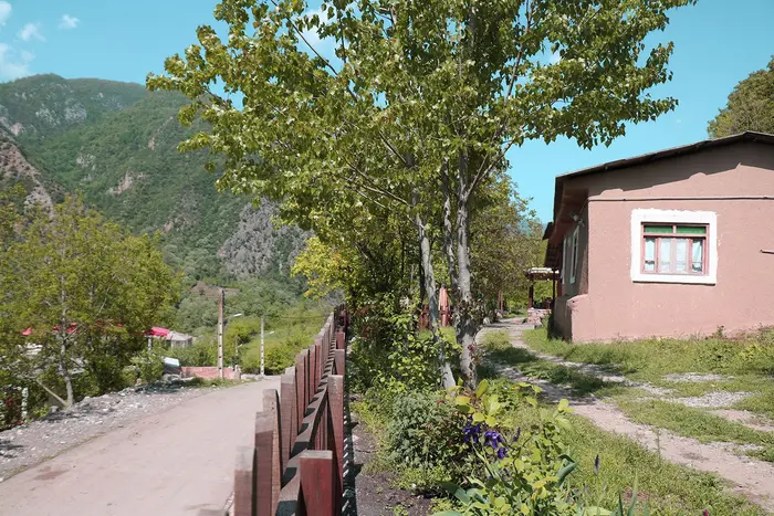 بوم گردی سرخدار سیاه رودبار - واحد امید - نمای بیرونی