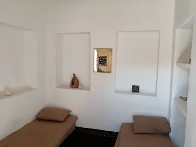 بومگردی نیمروز سروستان - واحد بالاخانه میانی