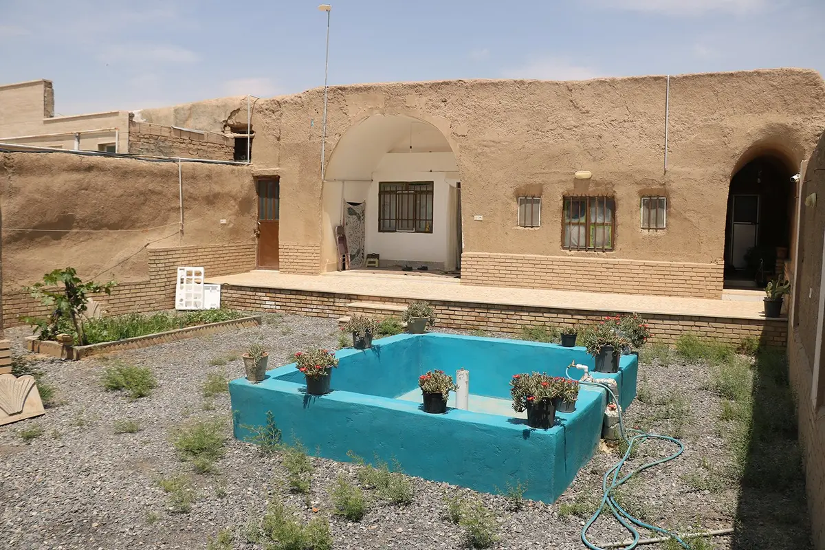 بوم گردی خانه کله - واحد دو - حیاط