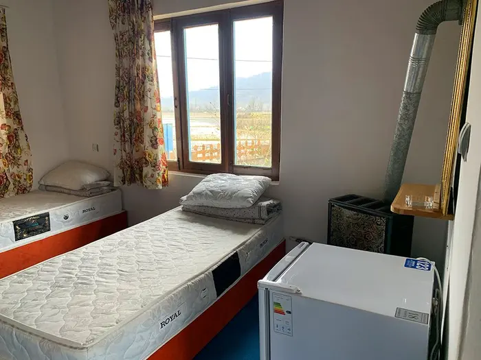 بوم گردی عنبر بو - واحد 8 - اتاق