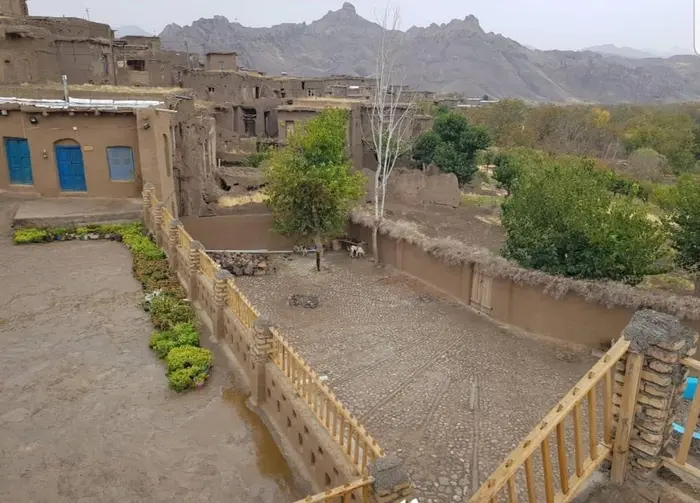 بوم گردی بی بی لعبا - واحد کین - حیاط