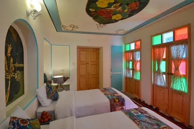 بومگردی سرای همایونی - واحد فروغ