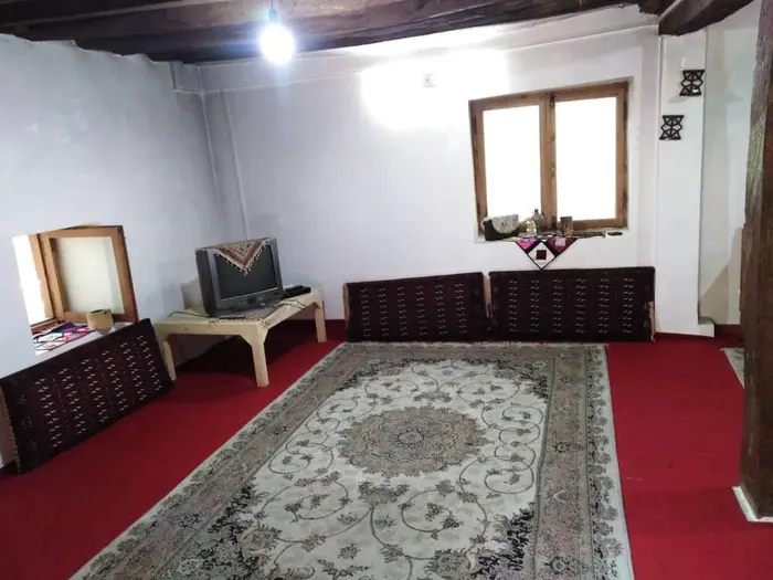 بوم گردی چام و چاشت - واحد بیشه - نشیمن