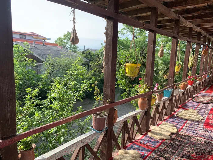 بوم گردی می شیم - واحد اوطرف اتاق - تراس